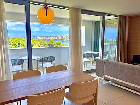Deluxe Suite with Balcony and Sea View