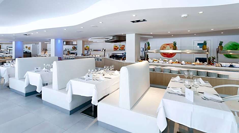 Fergus Style Cala Blanca Suites