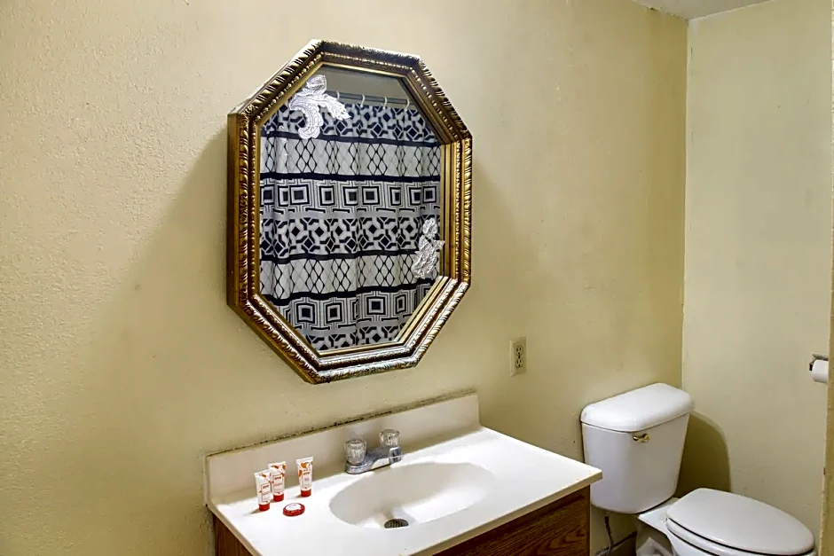 Rest Inn - Extended Stay, I-40 Airport, Wedding & Event Center