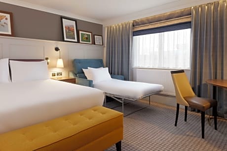 Queen Deluxe Room With Sofa Bed