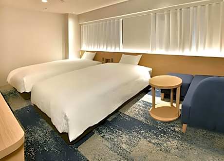 Large Twin Room - Non-Smoking