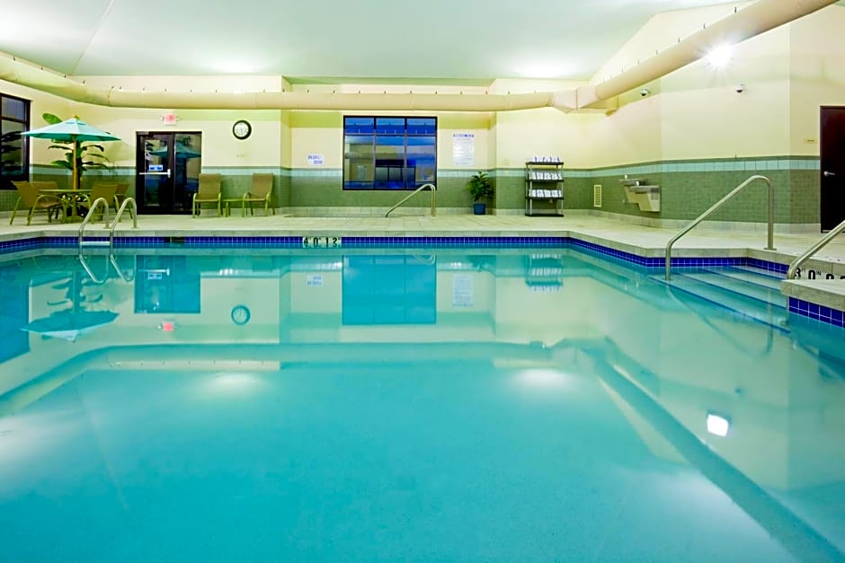Holiday Inn Express & Suites Verona By IHG