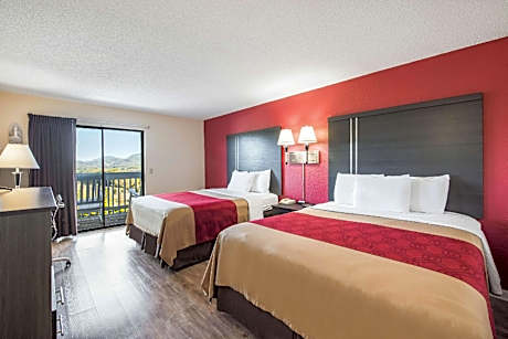 2 Queen Beds and Balcony - No Smoking