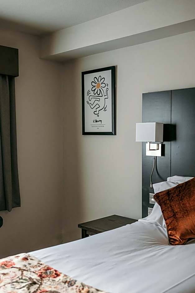 Cat & Lion Country Pub and Hotel