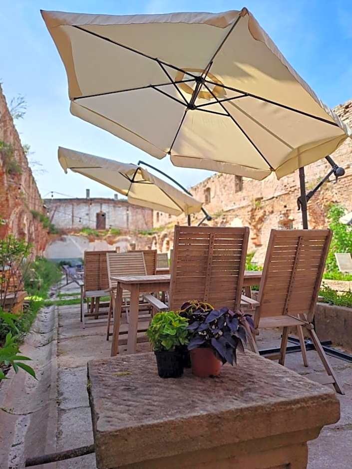 Zamek Sarny - Schloss Scharfeneck