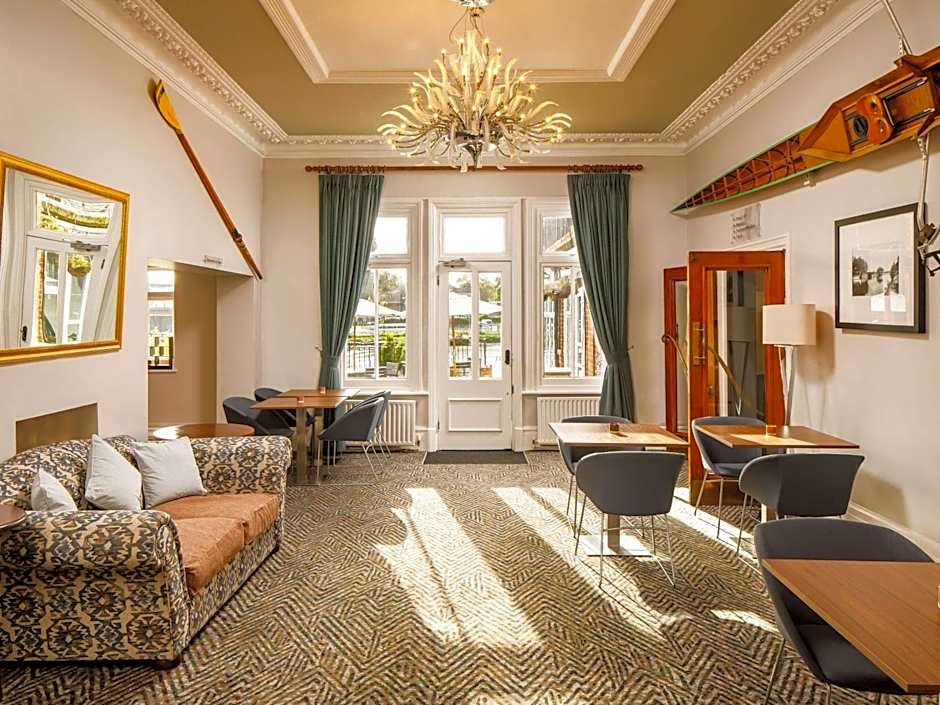 Sunday London Staines-upon-Thames Heathrow T5