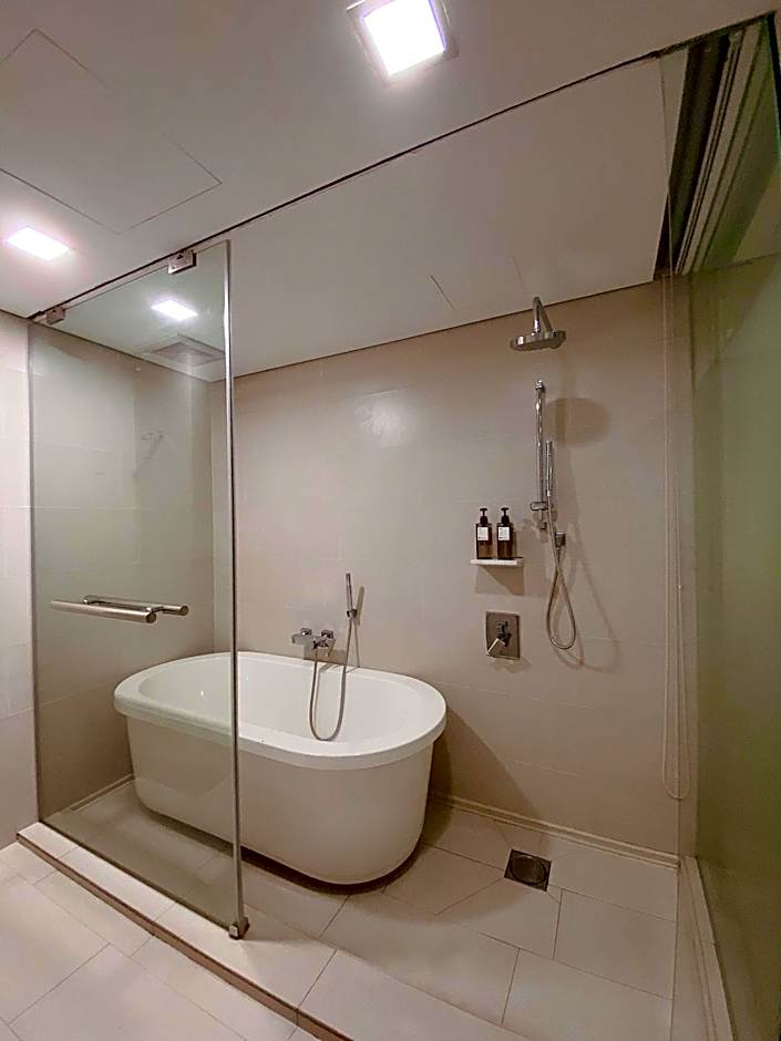 Straits Suite by C Homestay Malacca