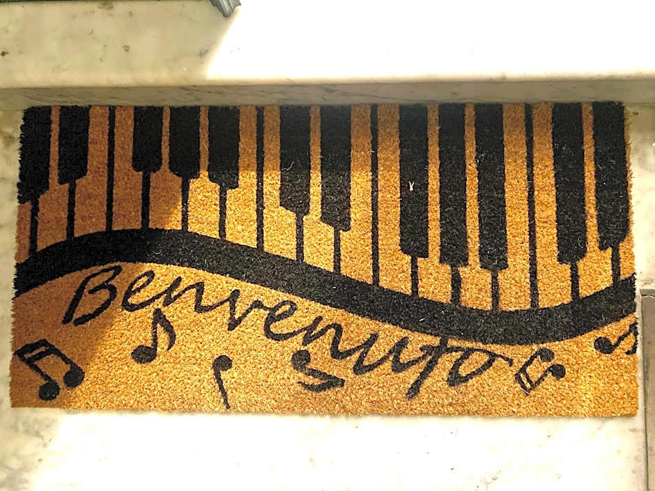 MILUAR - centro storico - lungo la via della Musica