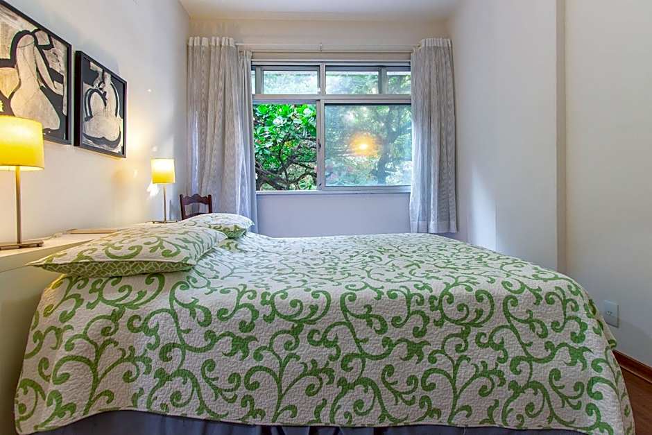 Ipanema: Comfortable 2-Bedroom, Beachside