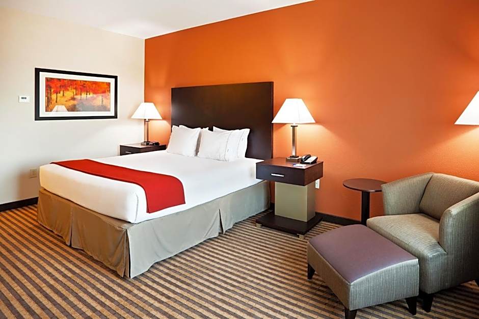 Holiday Inn Express Hotel & Suites Charlotte Southeast - Matthew By IHG