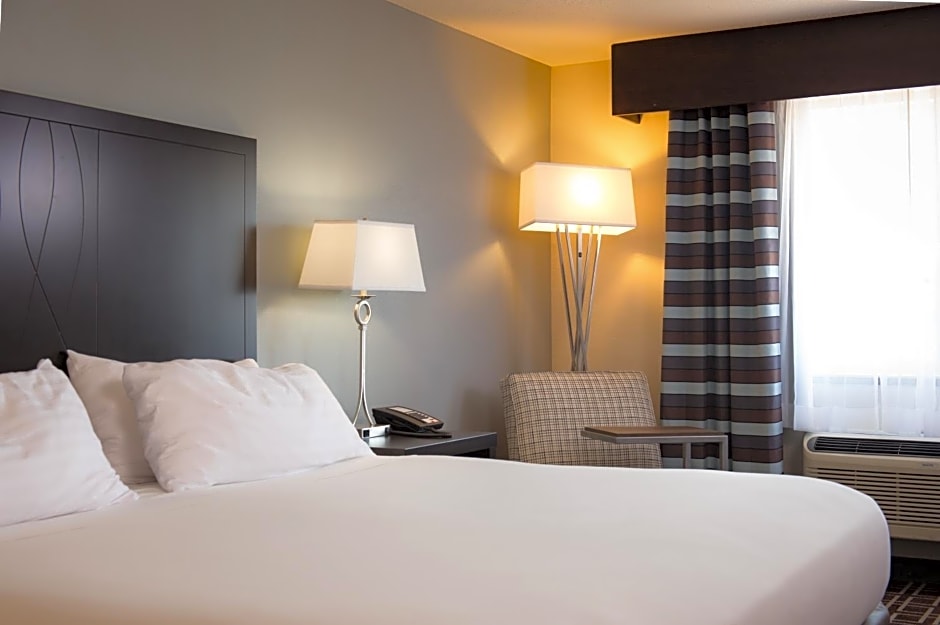 Holiday Inn Express Le Claire Riverfront-Davenport