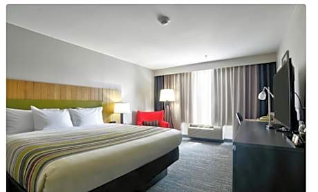 King Room with Roll-In Shower - Disability Access