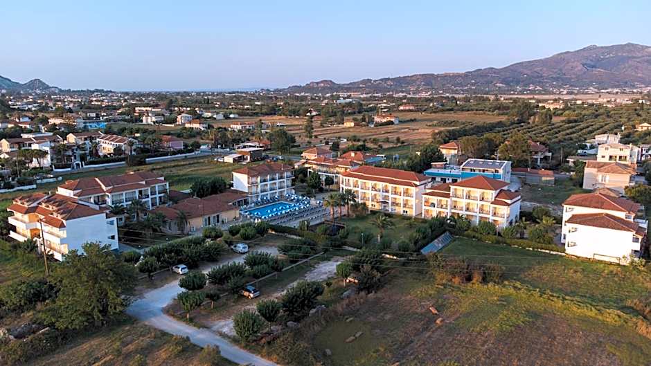 Village Inn Studios & Family Apartments