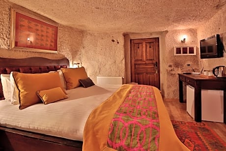 Double Cave Room with Private Bathroom