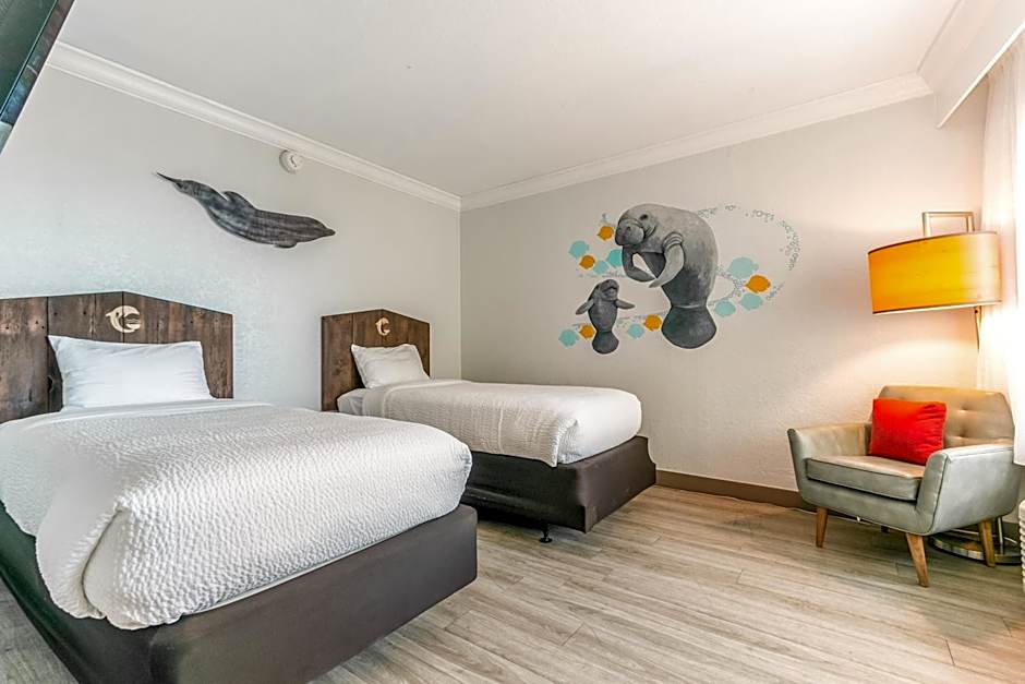 Winter the Dolphin's Beach Club, Ascend Hotel Collection