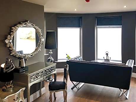 King-Premier-Ensuite with Shower-Sea View