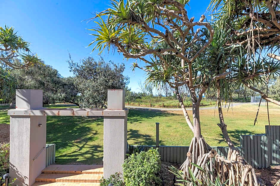 Surfside Buddina Beachfront 3bed Apt - Direct Beach Access
