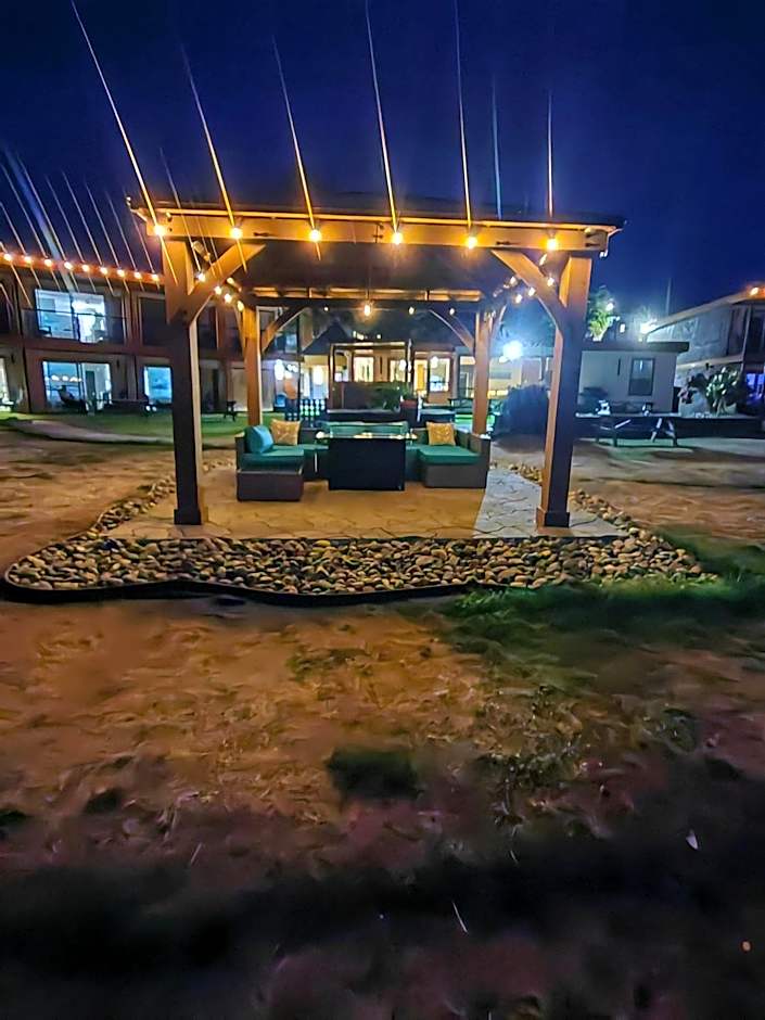 Sea Edge Beachside Hotel