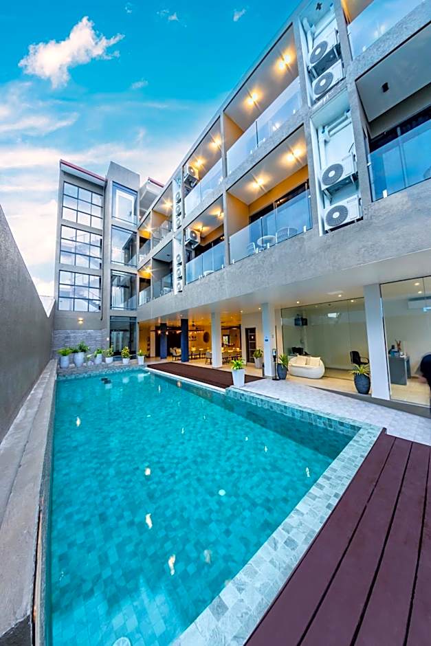 Sky Beach Maldives - Dhiffushi