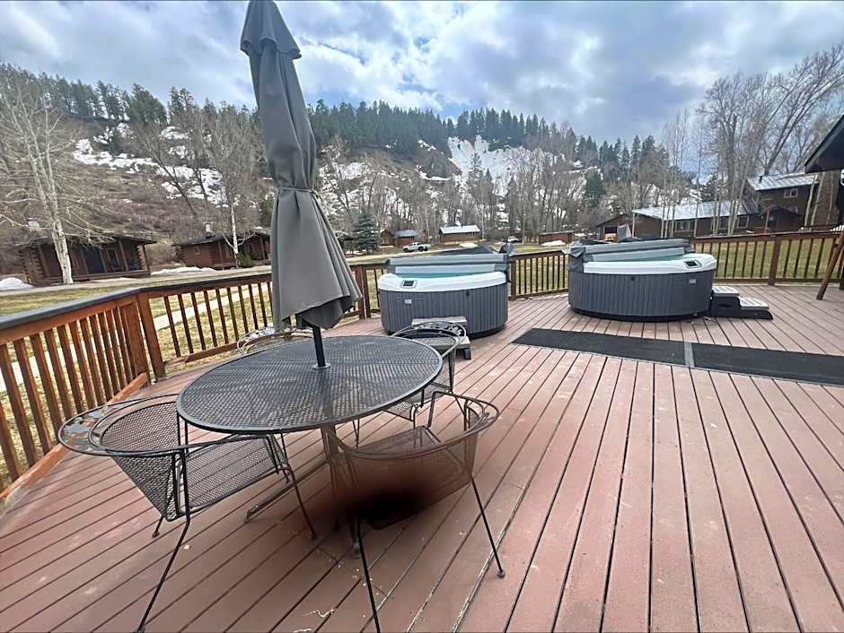 High Creek Lodge and Cabins