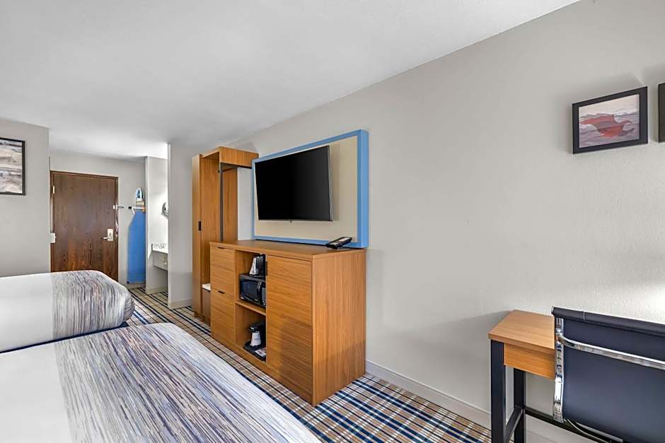 AmericInn by Wyndham Delafield