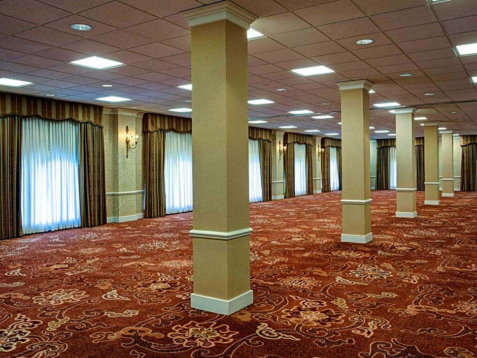Amway Grand Plaza Hotel, Curio Collection by Hilton