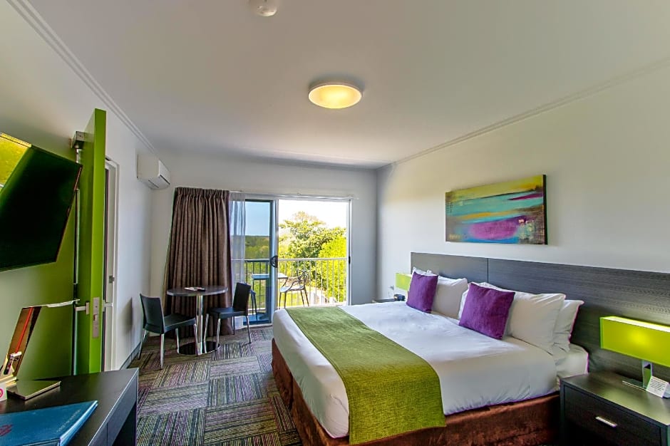 Photo 1 of 4 of Executive 1 King Bed