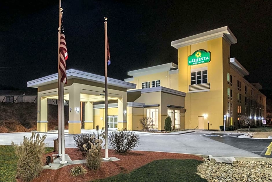 La Quinta Inn & Suites by Wyndham Knoxville Central Papermill