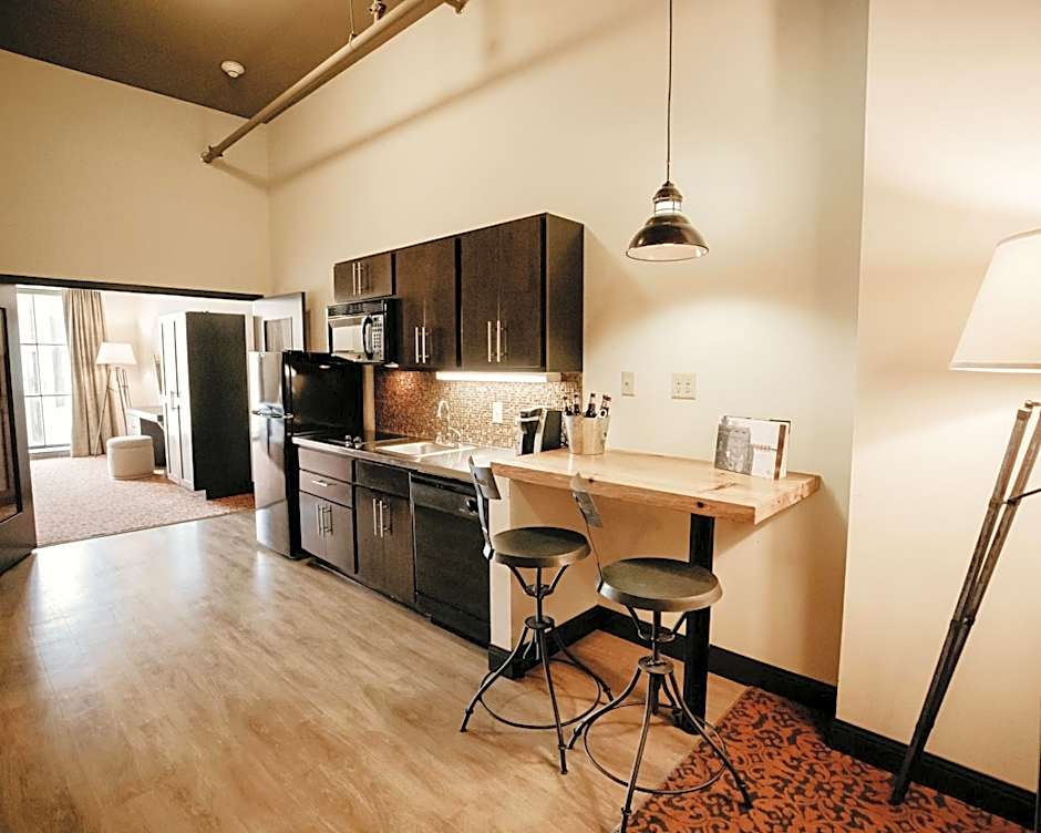 Brewhouse Inn And Suites