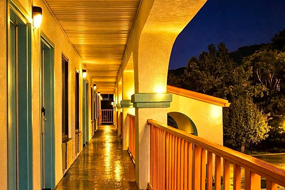 Howard Johnson by Wyndham Chattanooga Lookout Mountain I-24