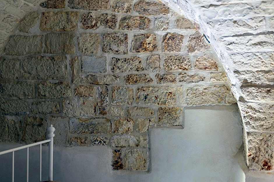 Chesterfield Design Apartment by Wonderful Italy