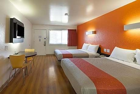 Queen Room with Two Queen Beds - Non-Smoking