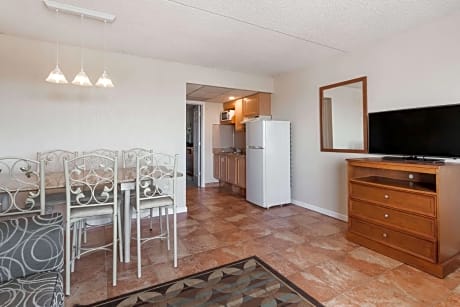 2 Double Beds, One-Bedroom, Partial Ocean View, Non-Smoking.