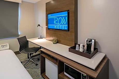 1 Queen Mobility Accessible Roll In Shower Grab Bar Desk Fridge Non-Smoking Continental Breakfast