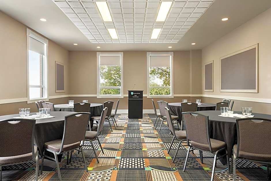 Grand Hotel & Conference Centre Calgary Airport, an Ascend Collection Hotel