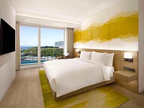 [Breakfast for 2] Deluxe Suite with Partial Ocean View