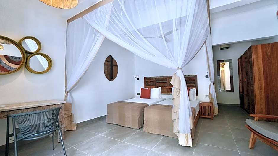 Casa Beach Hotel "Casa Del Mar"