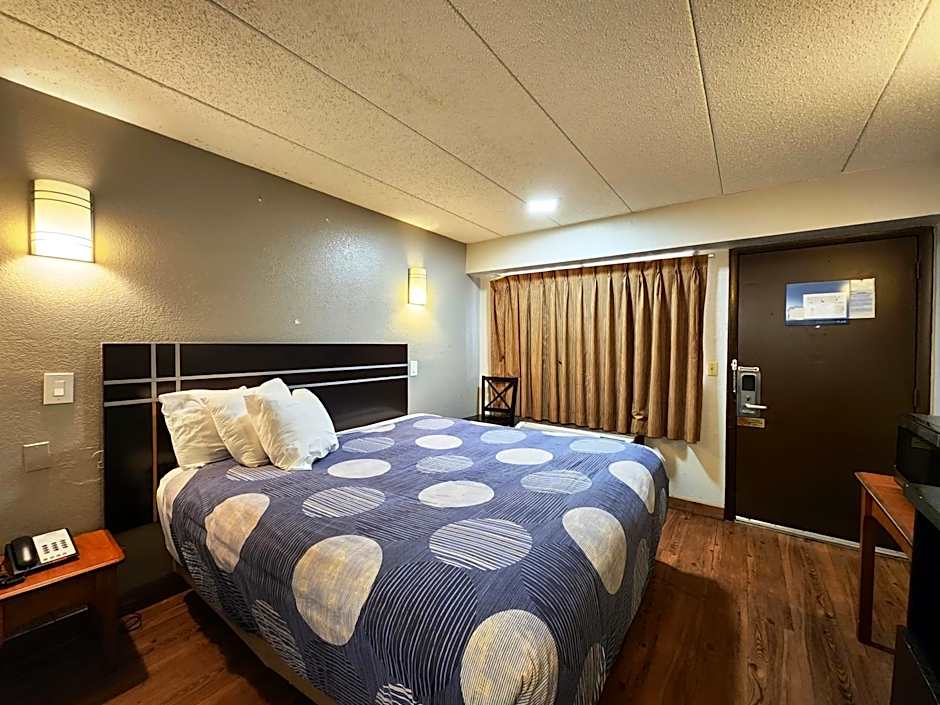 Americas Best Value Inn & Suites Little Rock at Scott Hamilton D