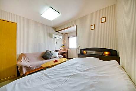 Single Room with Shared Bathroom (Take&Botan)
