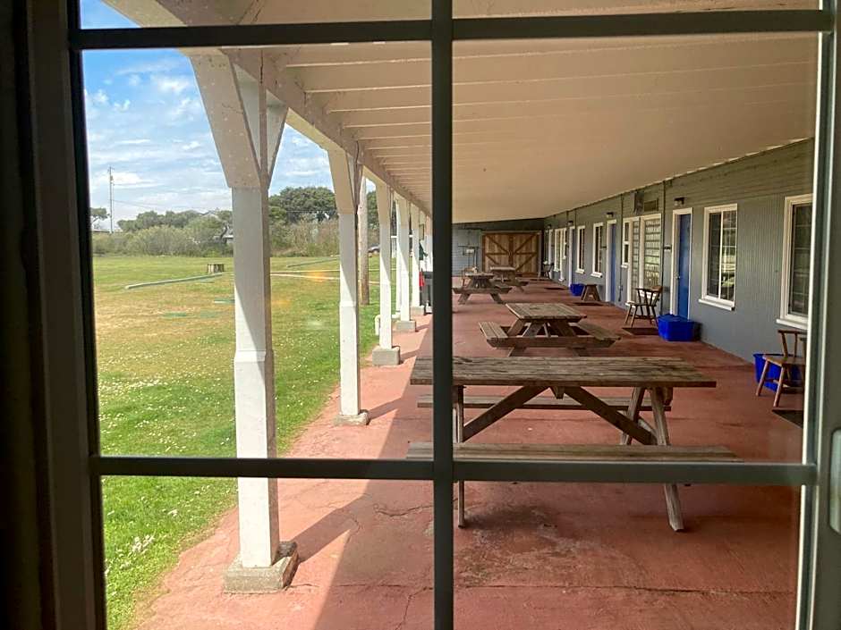 Tillicum Beach Motel - Formerly Deane's Oceanfront Lodge