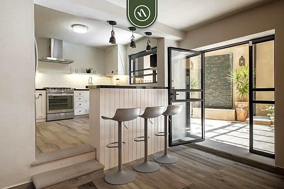 Amazing House in City Center - Rooftop - Skyline