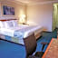 La Quinta Inn & Suites by Wyndham Moline Airport