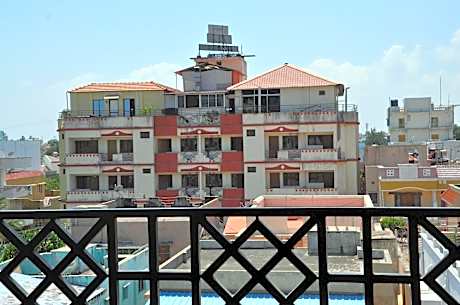 Red Carpet Residence - A Apartmental Guest House