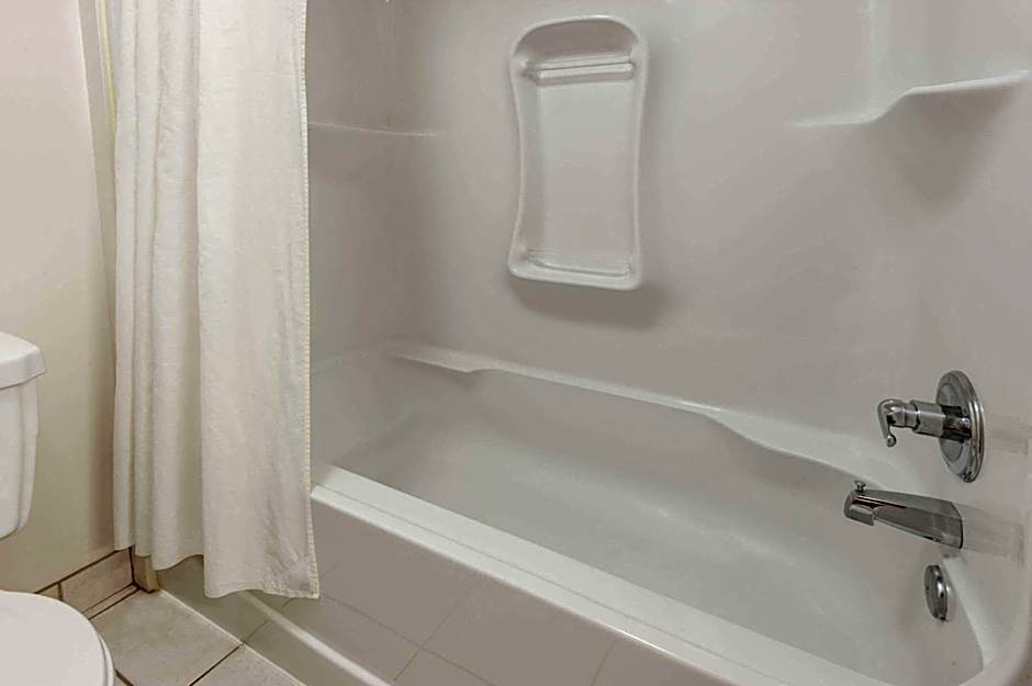 Super 8 by Wyndham Edmonton/West