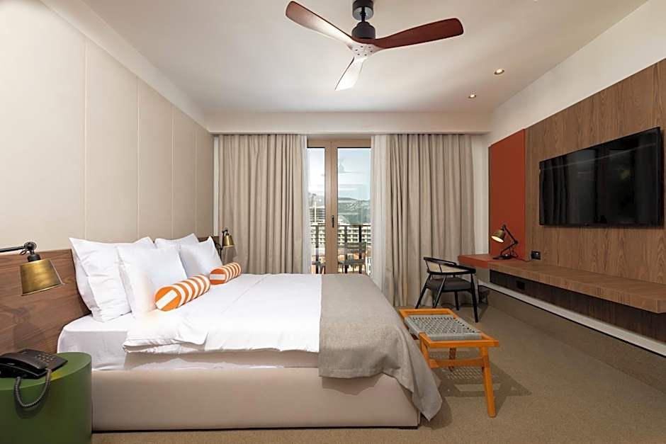 Infinity Hotel & More