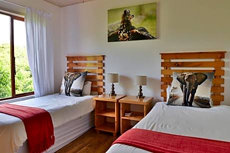Three-Bedroom Log Cabin with Splash Pool