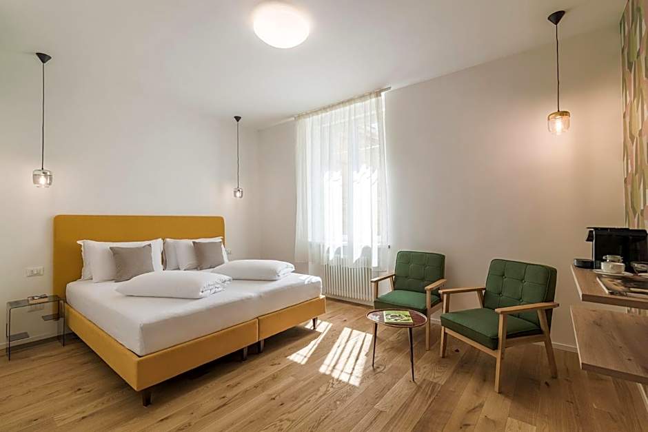 ELECTRIC Rooms & Suites