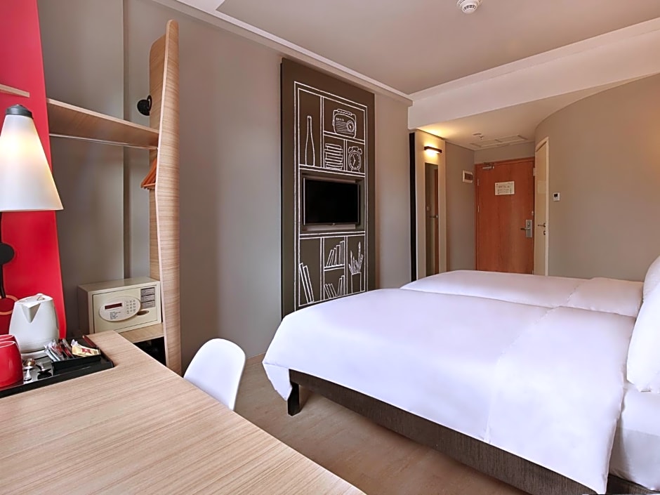 Ibis Bali Legian Street