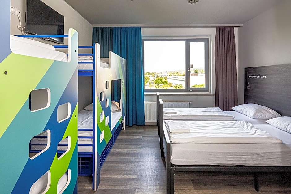 Foto 1 di 6 di Bed in 6-Bed Mixed Dormitory Room
