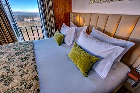 Superior Double Room with Terrace and Mountain View